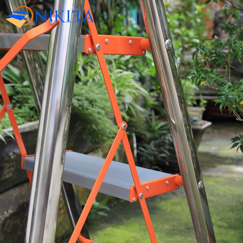Thang ghế tay vịn bậc lớn NIKITA Thang ghế tay vịn bậc lớn NIKITA